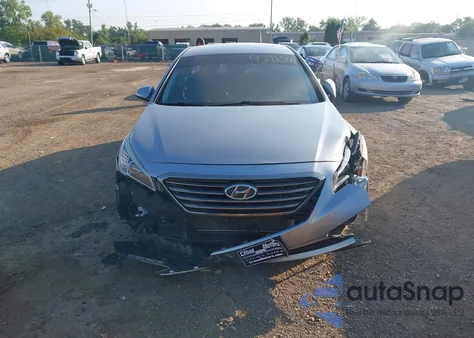 2015 Hyundai Sonata Sport/Limited z USA, uszkodzony, nr VIN 5NPE34AF4FH209728